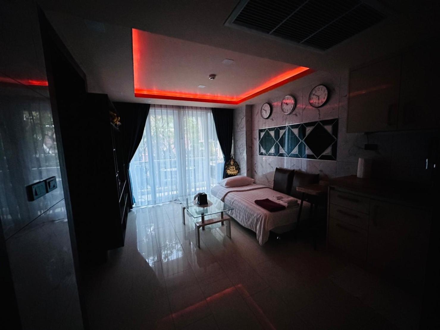 Luxury Business Suits In Grand Avenue By Pattaya City Estates Exterior photo